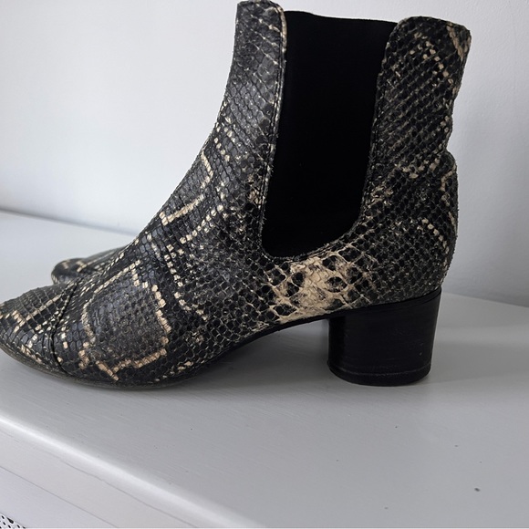 Chic Isabela Marant Danae python bootie - Picture 2 of 8